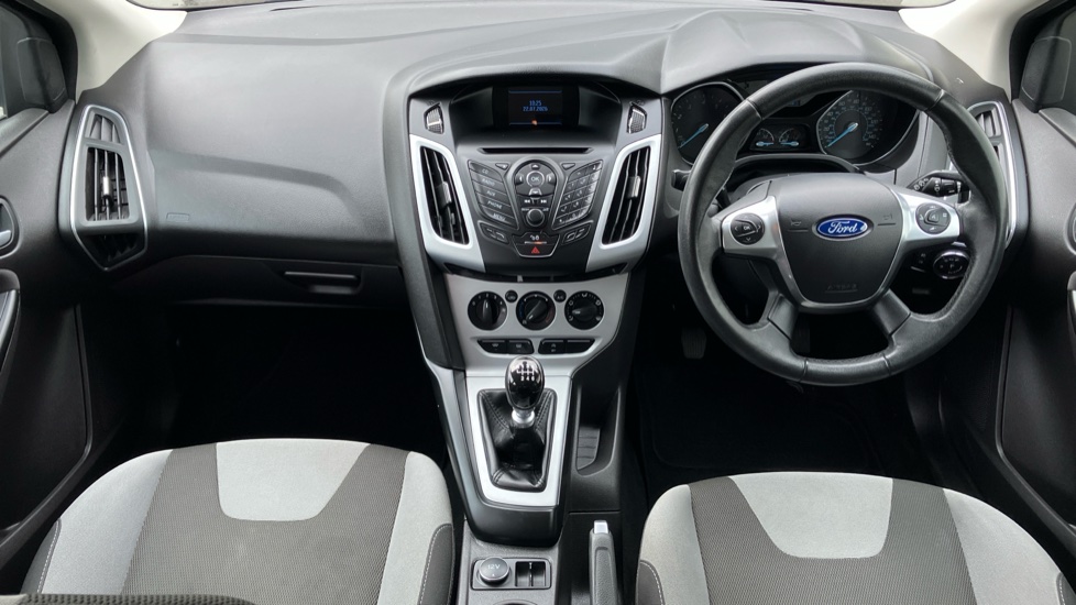 Ford Focus 1.0 125 EcoBoost Zetec 5dr Petrol Hatchback - Image 10