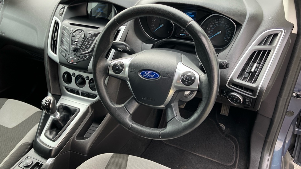 Ford Focus 1.0 125 EcoBoost Zetec 5dr Petrol Hatchback - Image 11