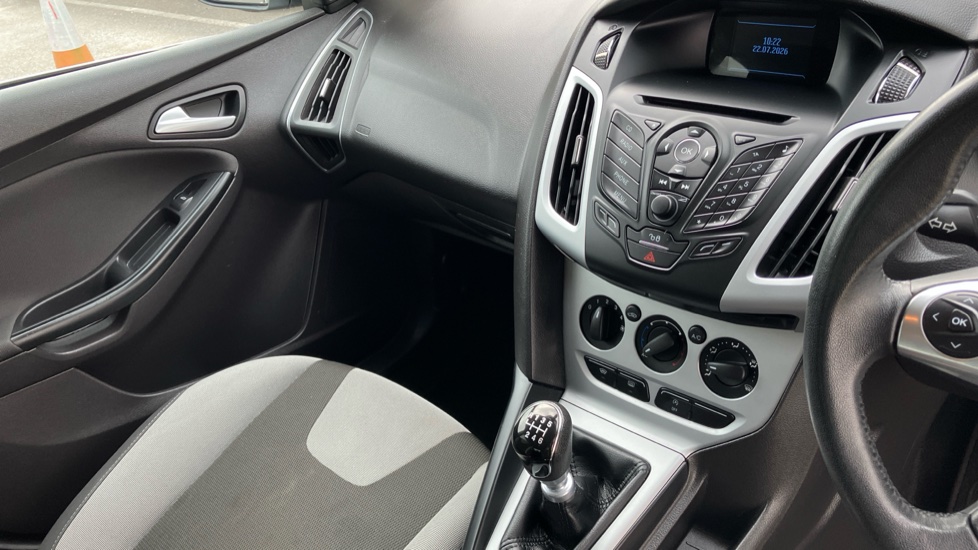 Ford Focus 1.0 125 EcoBoost Zetec 5dr Petrol Hatchback - Image 14