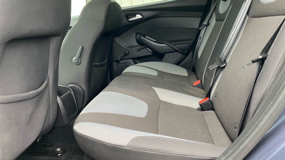 Ford Focus 1.0 125 EcoBoost Zetec 5dr Petrol Hatchback - Image 16