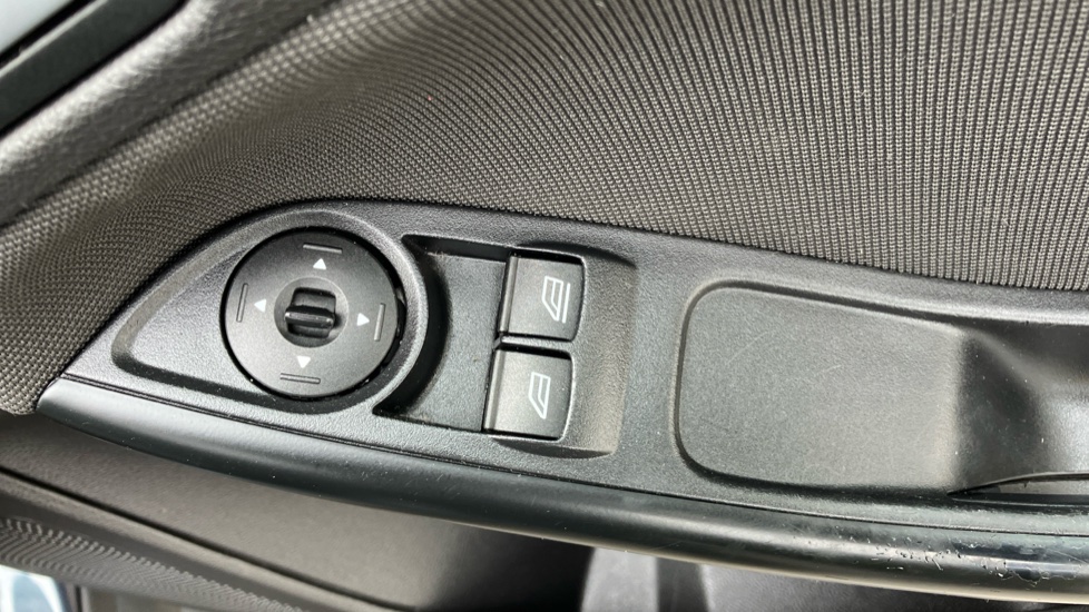 Ford Focus 1.0 125 EcoBoost Zetec 5dr Petrol Hatchback - Image 27
