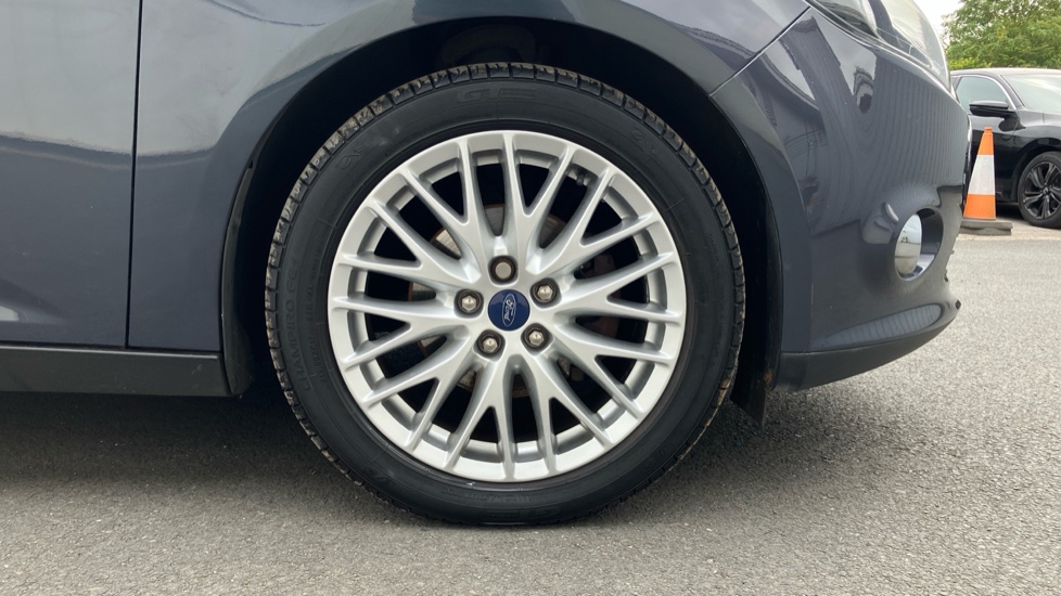 Ford Focus 1.0 125 EcoBoost Zetec 5dr Petrol Hatchback - Image 34