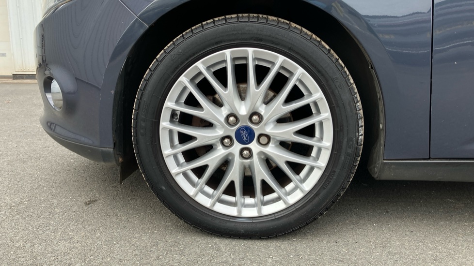 Ford Focus 1.0 125 EcoBoost Zetec 5dr Petrol Hatchback - Image 37