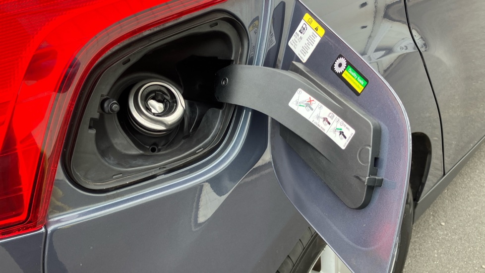 Ford Focus 1.0 125 EcoBoost Zetec 5dr Petrol Hatchback - Image 38