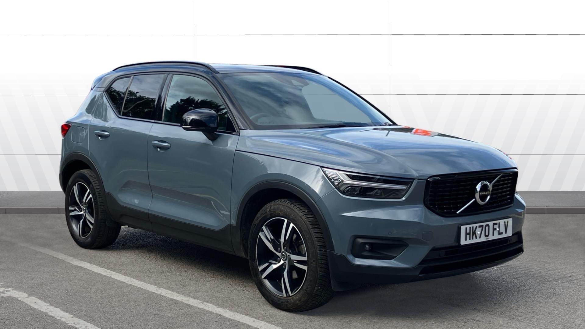 Volvo XC40 listing photo