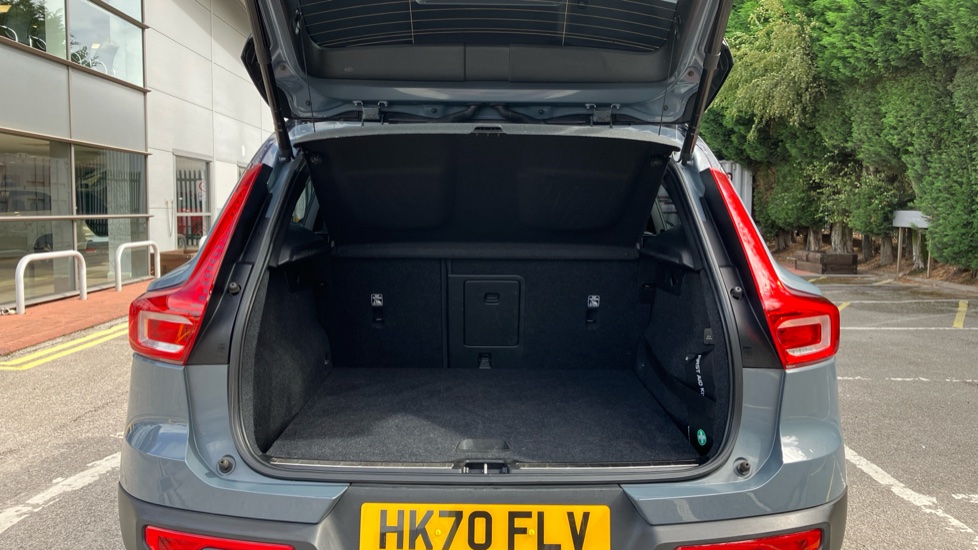 Volvo XC40 1.5 T3 [163] R DESIGN 5dr Geartronic Petrol Estate - Image 4