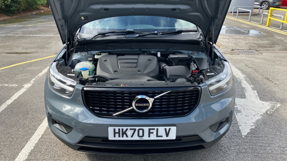 Volvo XC40 1.5 T3 [163] R DESIGN 5dr Geartronic Petrol Estate - Image 8