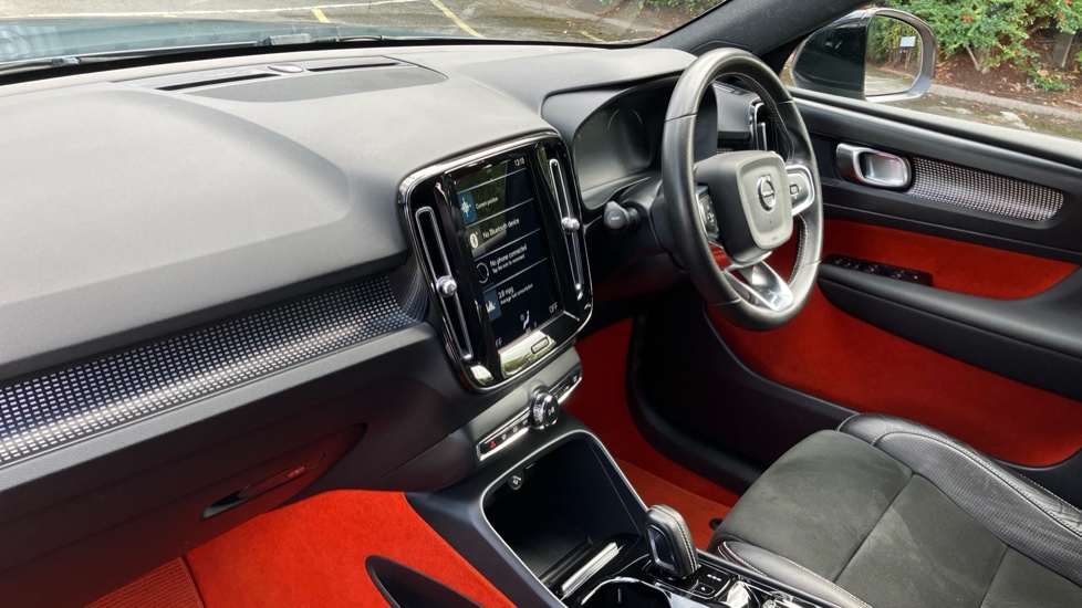 Volvo XC40 1.5 T3 [163] R DESIGN 5dr Geartronic Petrol Estate - Image 9