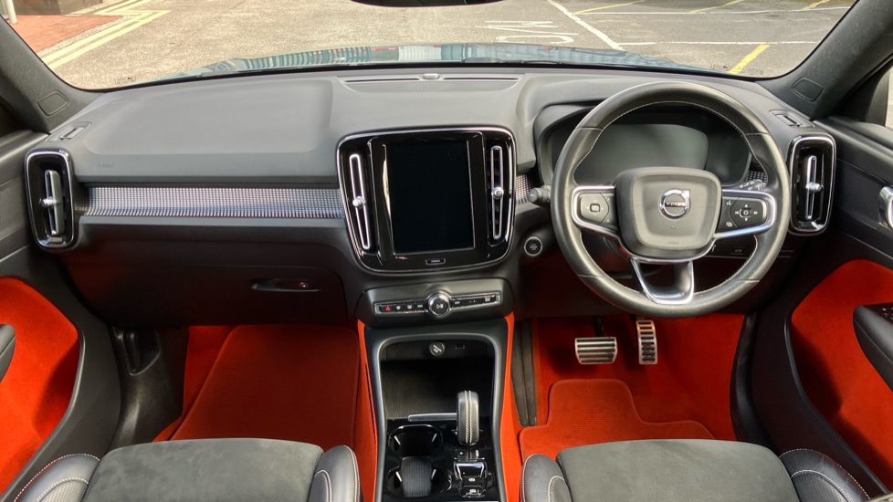 Volvo XC40 1.5 T3 [163] R DESIGN 5dr Geartronic Petrol Estate - Image 10