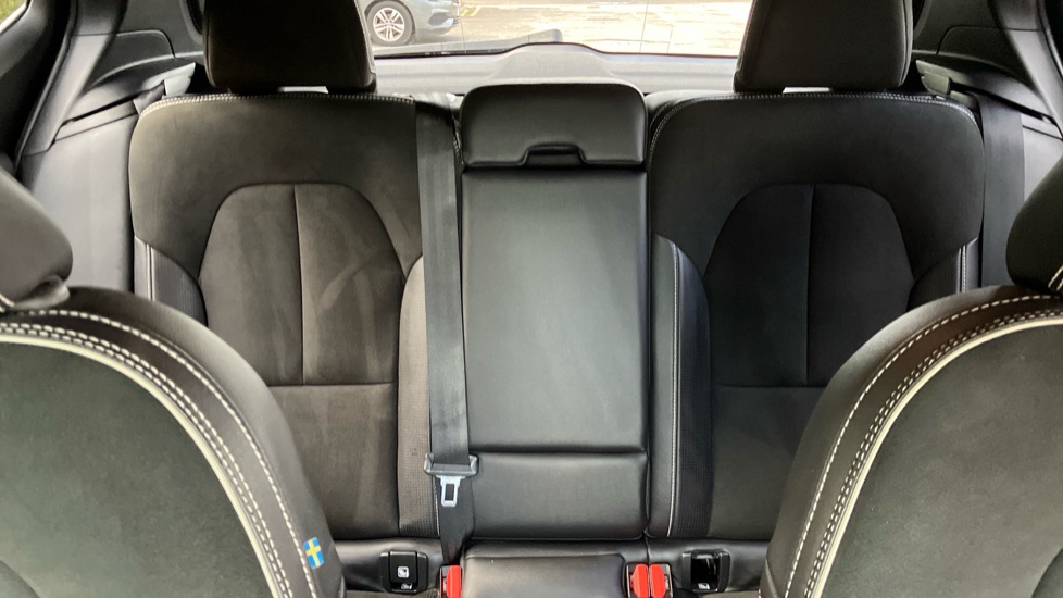 Volvo XC40 1.5 T3 [163] R DESIGN 5dr Geartronic Petrol Estate - Image 15