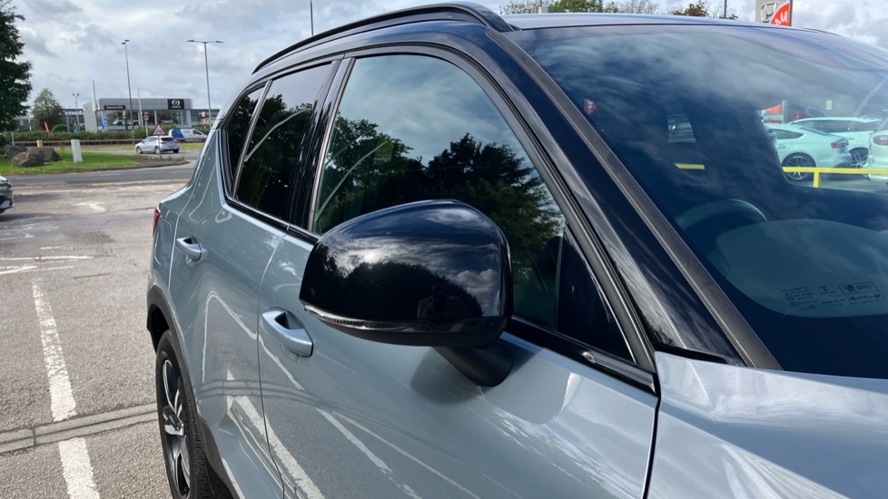 Volvo XC40 1.5 T3 [163] R DESIGN 5dr Geartronic Petrol Estate - Image 32