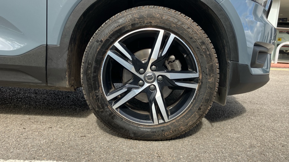 Volvo XC40 1.5 T3 [163] R DESIGN 5dr Geartronic Petrol Estate - Image 33