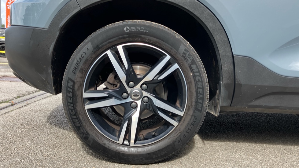 Volvo XC40 1.5 T3 [163] R DESIGN 5dr Geartronic Petrol Estate - Image 34