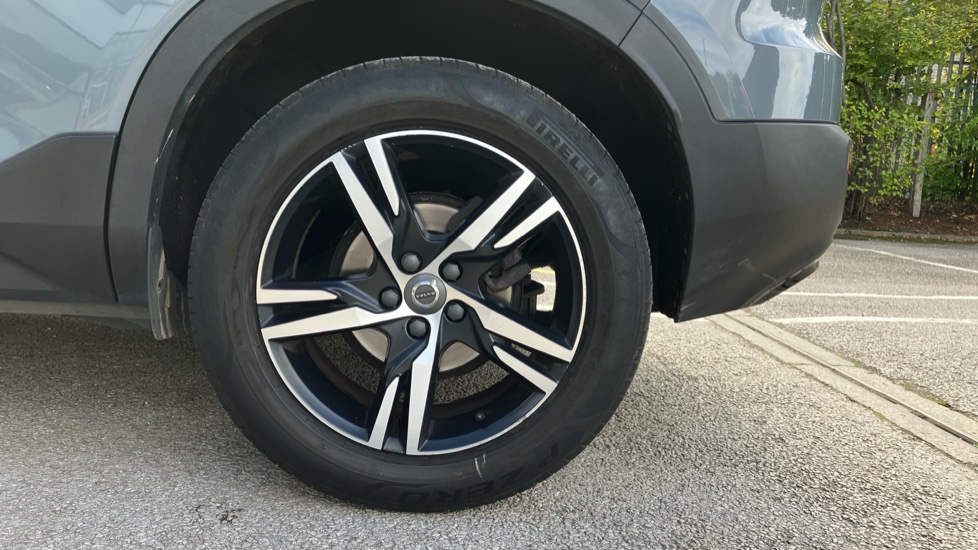 Volvo XC40 1.5 T3 [163] R DESIGN 5dr Geartronic Petrol Estate - Image 35