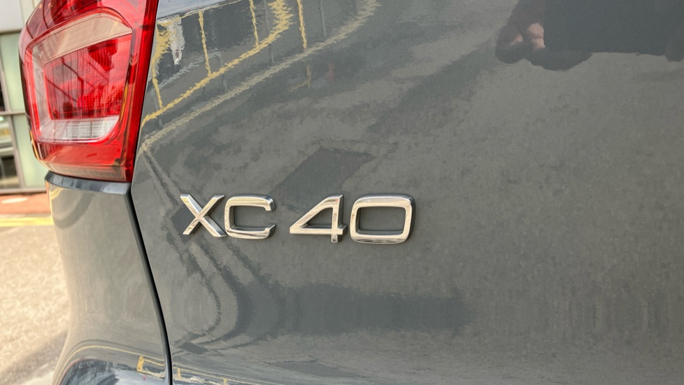 Volvo XC40 1.5 T3 [163] R DESIGN 5dr Geartronic Petrol Estate - Image 37