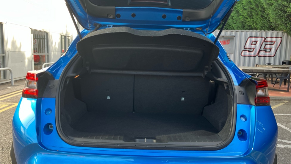 Nissan Juke 1.0 DiG-T 114 Tekna 5dr DCT Petrol Hatchback - Image 4
