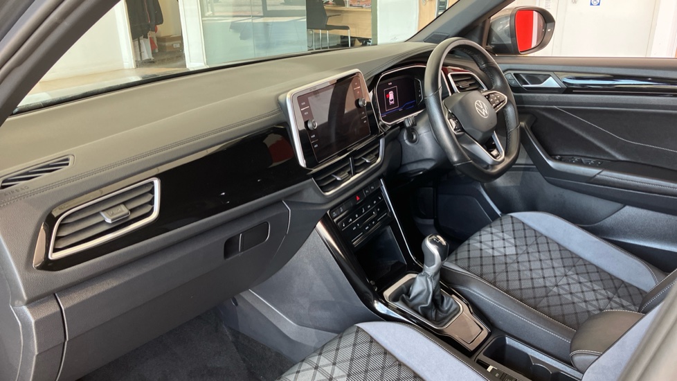Volkswagen T-Roc 1.5 TSI R-Line 5dr Petrol Hatchback - Image 9
