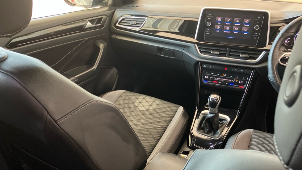 Volkswagen T-Roc 1.5 TSI R-Line 5dr Petrol Hatchback - Image 14