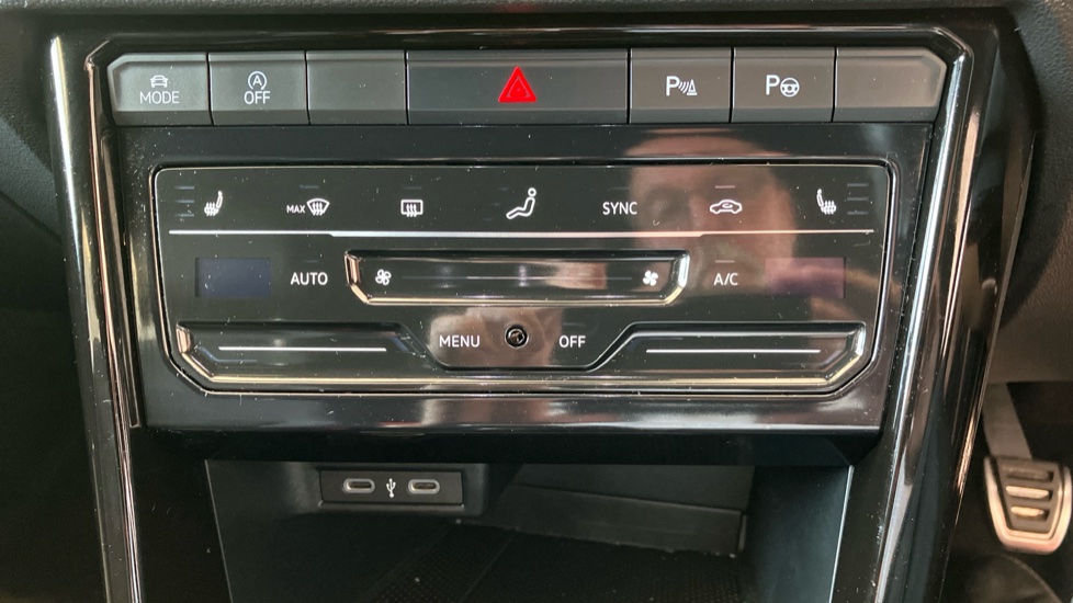 Volkswagen T-Roc 1.5 TSI R-Line 5dr Petrol Hatchback - Image 22