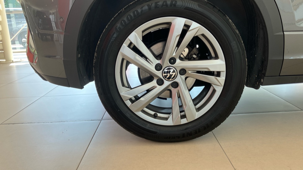 Volkswagen T-Roc 1.5 TSI R-Line 5dr Petrol Hatchback - Image 29