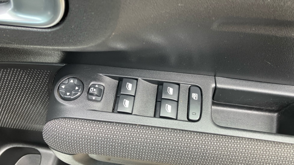 Citroen C3 Aircross 1.2 PureTech 130 Shine 5dr EAT6 Petrol Hatchback - Image 27