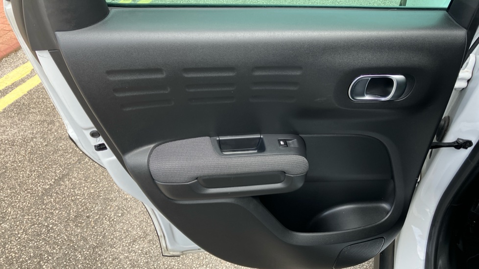 Citroen C3 Aircross 1.2 PureTech 130 Shine 5dr EAT6 Petrol Hatchback - Image 30