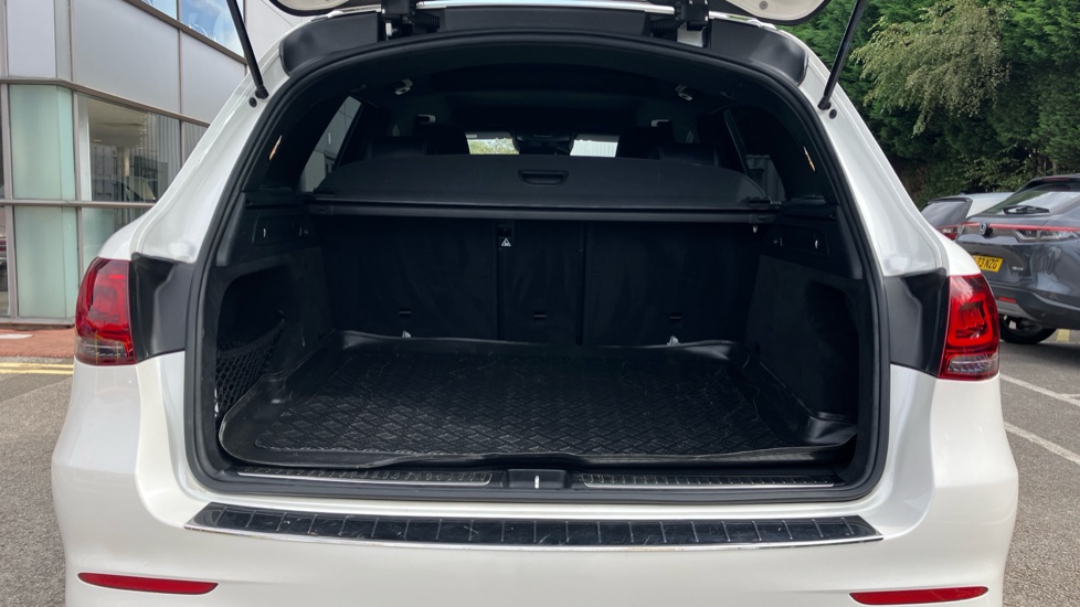Mercedes-Benz GLC 300 4Matic AMG Line Premium Plus 5dr 9G-Tronic Petrol Estate - Image 4