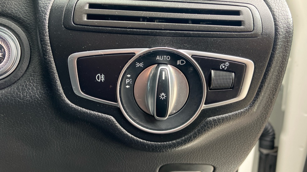 Mercedes-Benz GLC 300 4Matic AMG Line Premium Plus 5dr 9G-Tronic Petrol Estate - Image 27