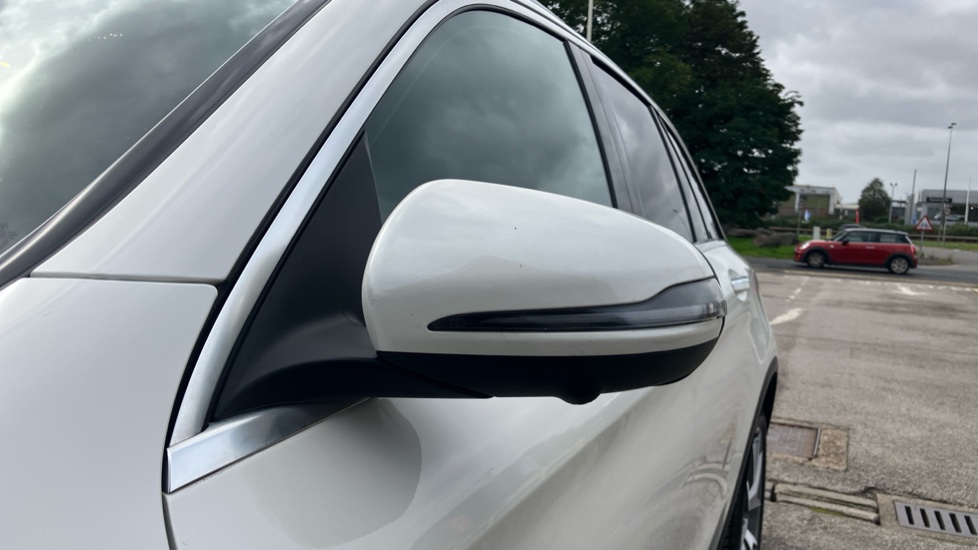 Mercedes-Benz GLC 300 4Matic AMG Line Premium Plus 5dr 9G-Tronic Petrol Estate - Image 34