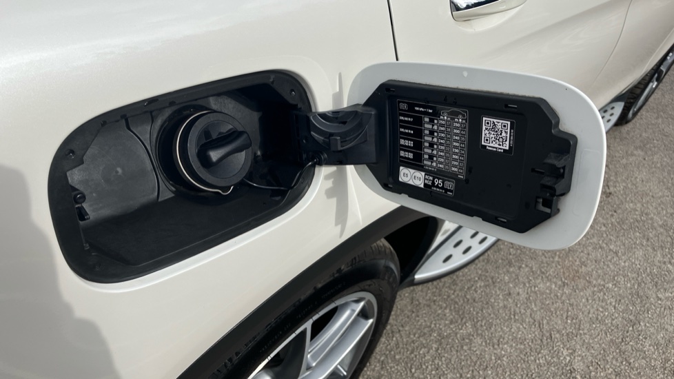 Mercedes-Benz GLC 300 4Matic AMG Line Premium Plus 5dr 9G-Tronic Petrol Estate - Image 40
