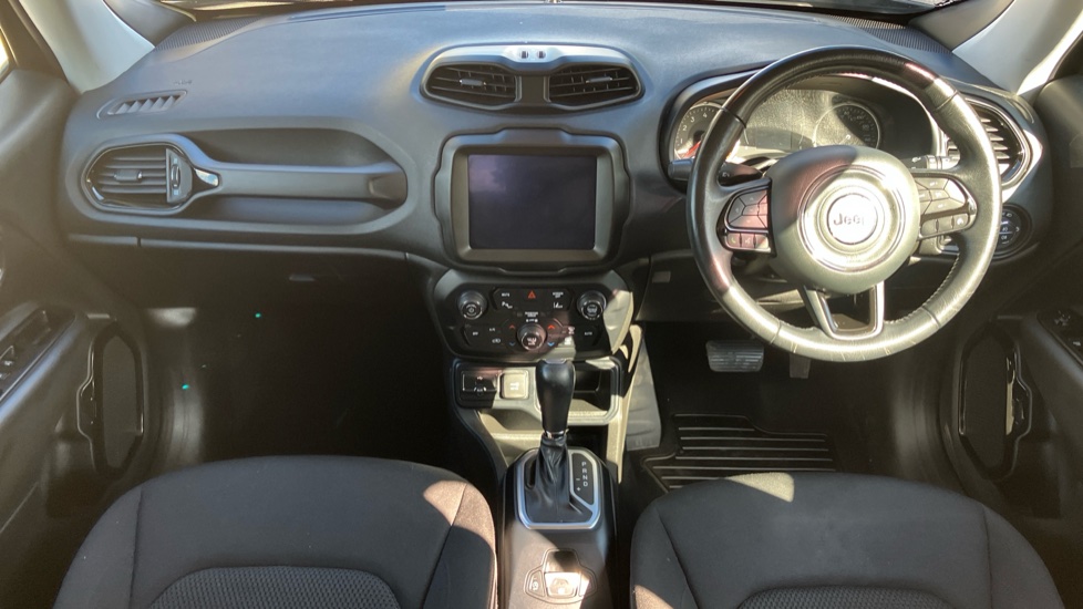 Jeep Renegade 1.3 T4 GSE Night Eagle II 5dr DDCT Petrol Hatchback - Image 10