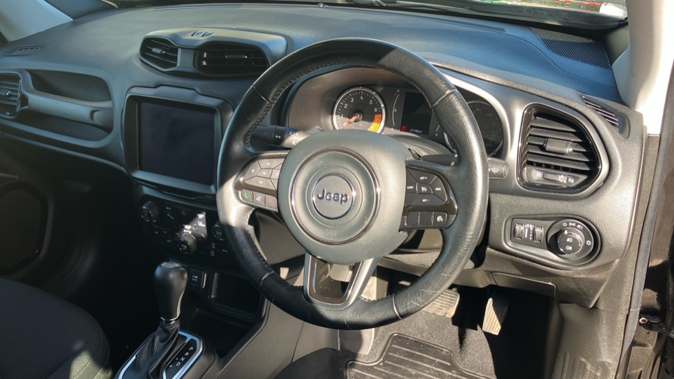 Jeep Renegade 1.3 T4 GSE Night Eagle II 5dr DDCT Petrol Hatchback - Image 11