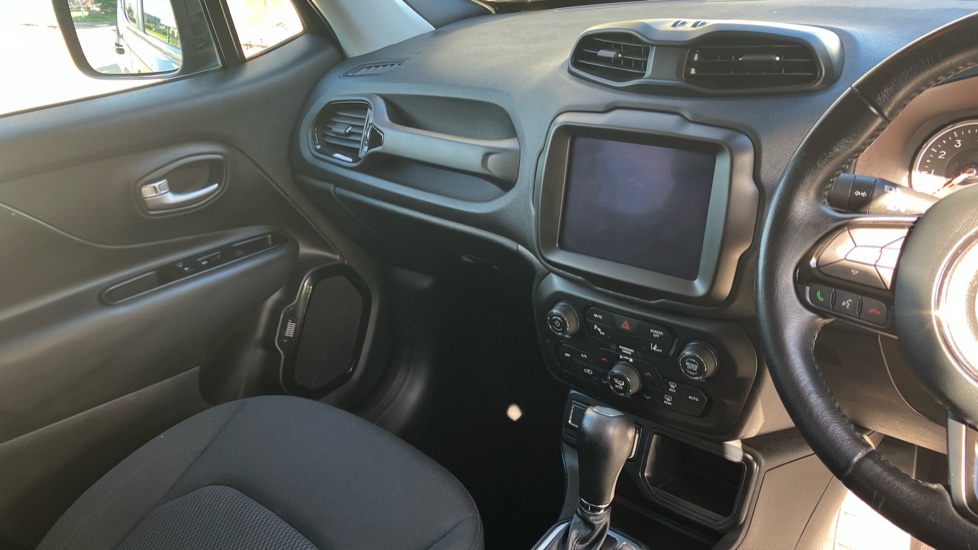 Jeep Renegade 1.3 T4 GSE Night Eagle II 5dr DDCT Petrol Hatchback - Image 14
