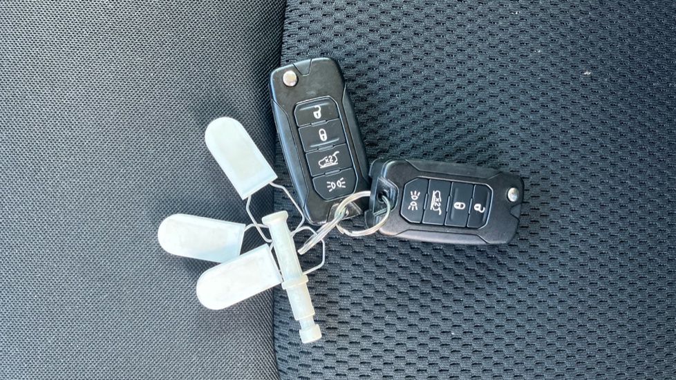 Jeep Renegade 1.3 T4 GSE Night Eagle II 5dr DDCT Petrol Hatchback - Image 20