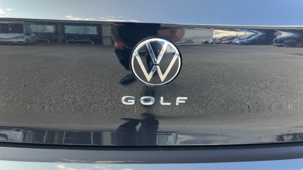 Volkswagen Golf 1.5 eTSI 150 Style 5dr DSG Petrol Hatchback - Image 36