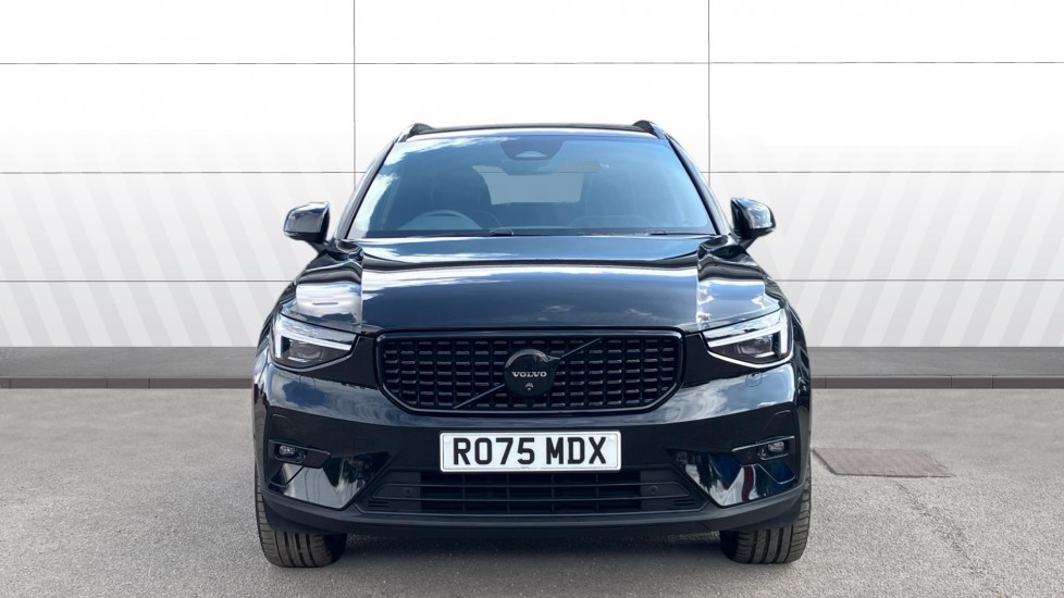 Volvo XC40 2.0 B4P Ultra Black Edition 5dr Auto Petrol Estate - Image 3