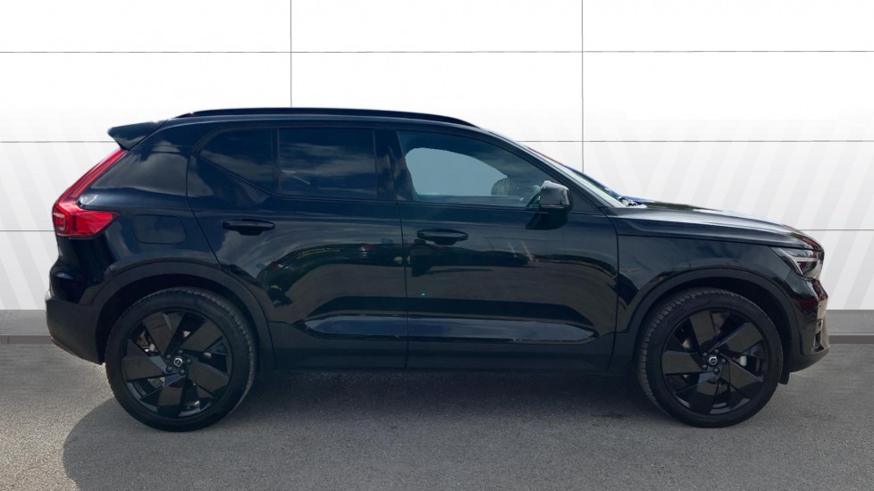 Volvo XC40 2.0 B4P Ultra Black Edition 5dr Auto Petrol Estate - Image 5