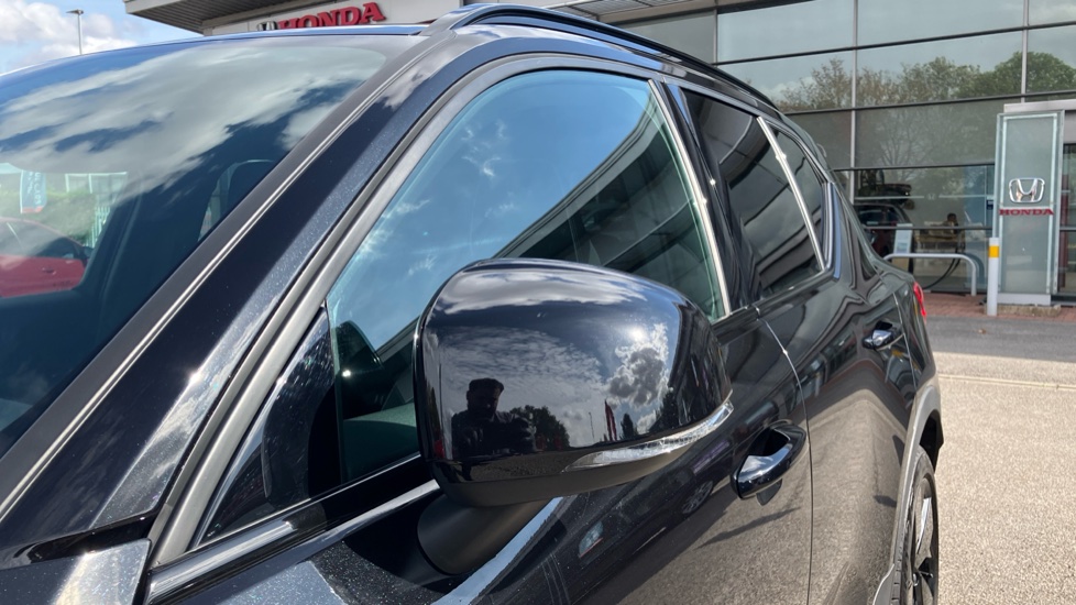 Volvo XC40 2.0 B4P Ultra Black Edition 5dr Auto Petrol Estate - Image 33