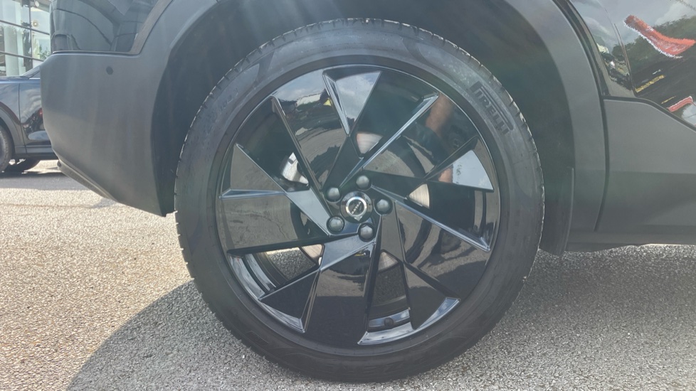 Volvo XC40 2.0 B4P Ultra Black Edition 5dr Auto Petrol Estate - Image 36