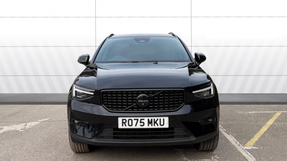 Volvo XC40 2.0 B4P Ultra Black Edition 5dr Auto Petrol Estate - Image 3