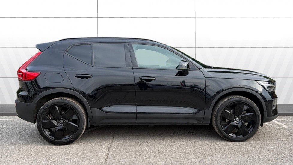 Volvo XC40 2.0 B4P Ultra Black Edition 5dr Auto Petrol Estate - Image 5