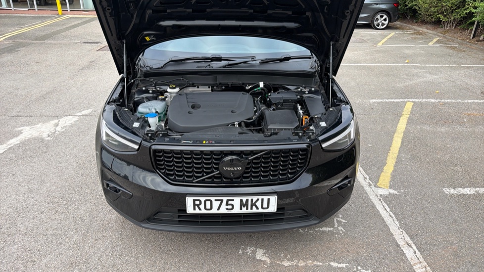Volvo XC40 2.0 B4P Ultra Black Edition 5dr Auto Petrol Estate - Image 8