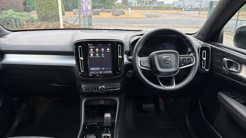 Volvo XC40 2.0 B4P Ultra Black Edition 5dr Auto Petrol Estate - Image 10