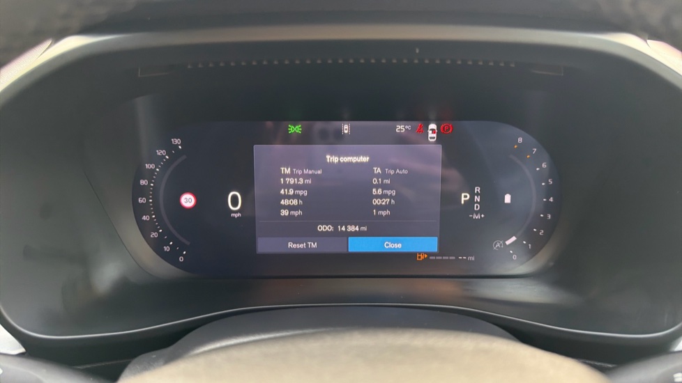 Volvo XC40 2.0 B4P Ultra Black Edition 5dr Auto Petrol Estate - Image 18