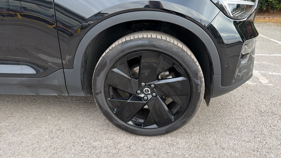Volvo XC40 2.0 B4P Ultra Black Edition 5dr Auto Petrol Estate - Image 22