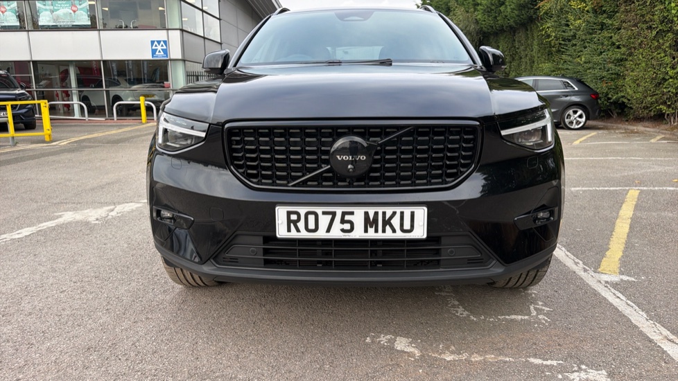 Volvo XC40 2.0 B4P Ultra Black Edition 5dr Auto Petrol Estate - Image 25