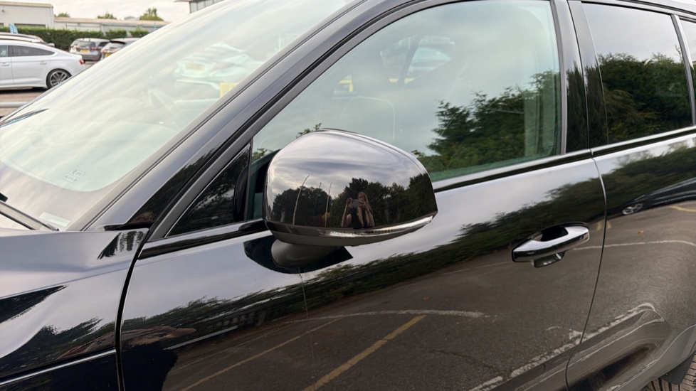 Volvo XC40 2.0 B4P Ultra Black Edition 5dr Auto Petrol Estate - Image 30