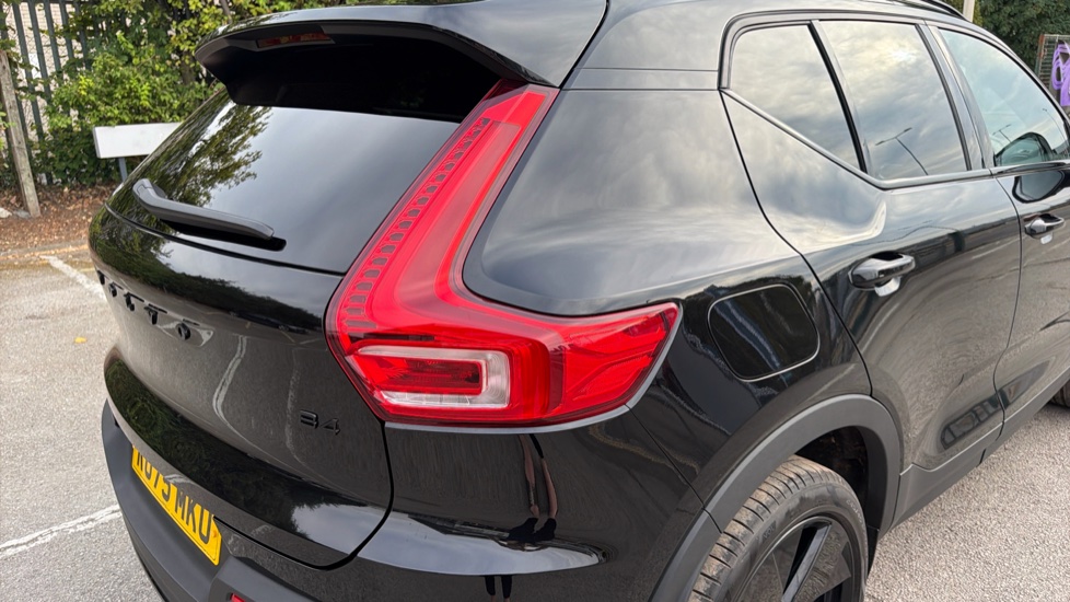 Volvo XC40 2.0 B4P Ultra Black Edition 5dr Auto Petrol Estate - Image 35