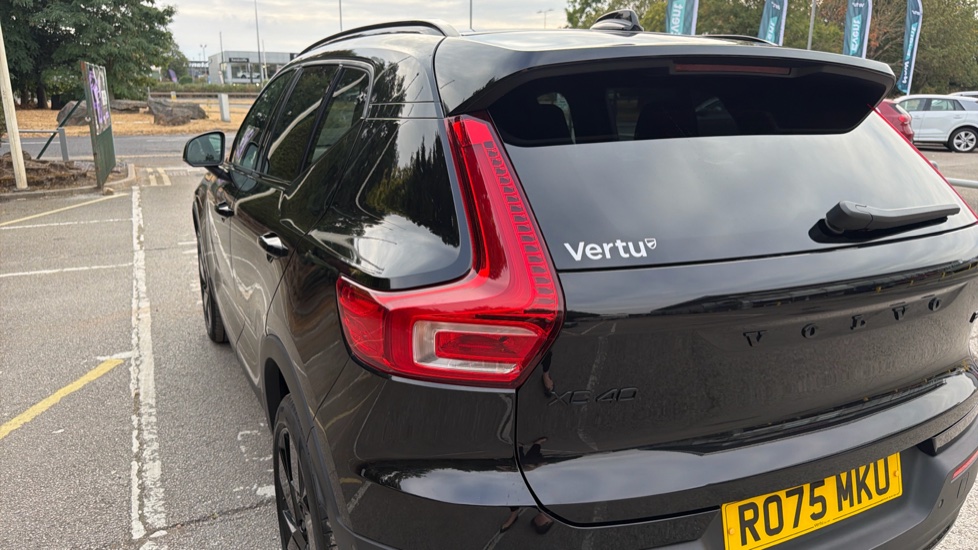 Volvo XC40 2.0 B4P Ultra Black Edition 5dr Auto Petrol Estate - Image 36