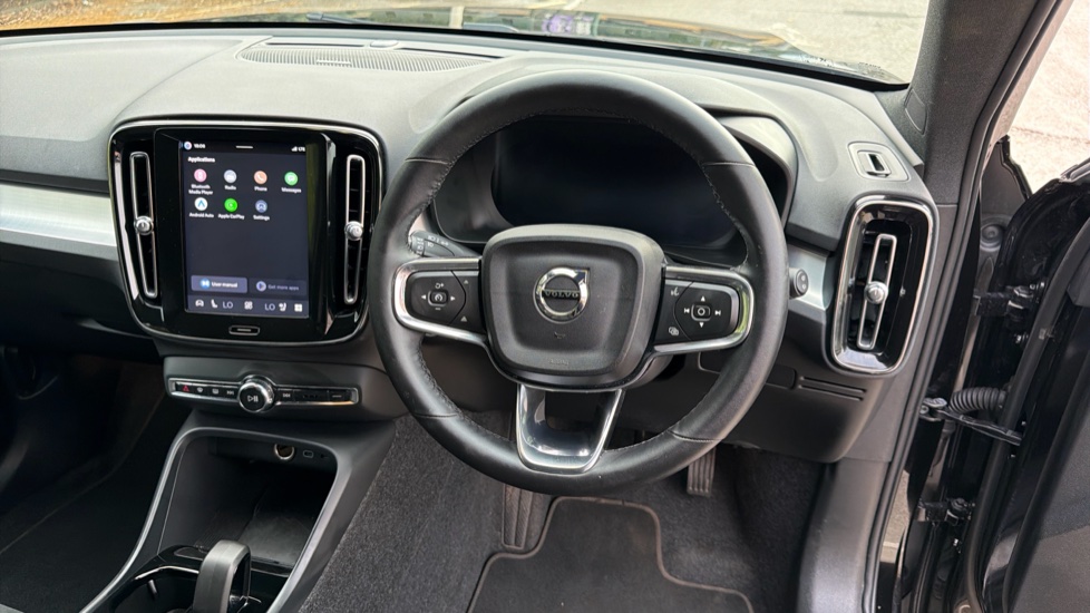 Volvo XC40 2.0 B4P Ultra Black Edition 5dr Auto Petrol Estate - Image 41